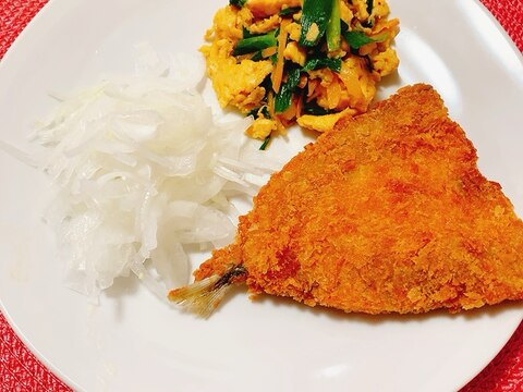 野菜とアジフライ<・))><